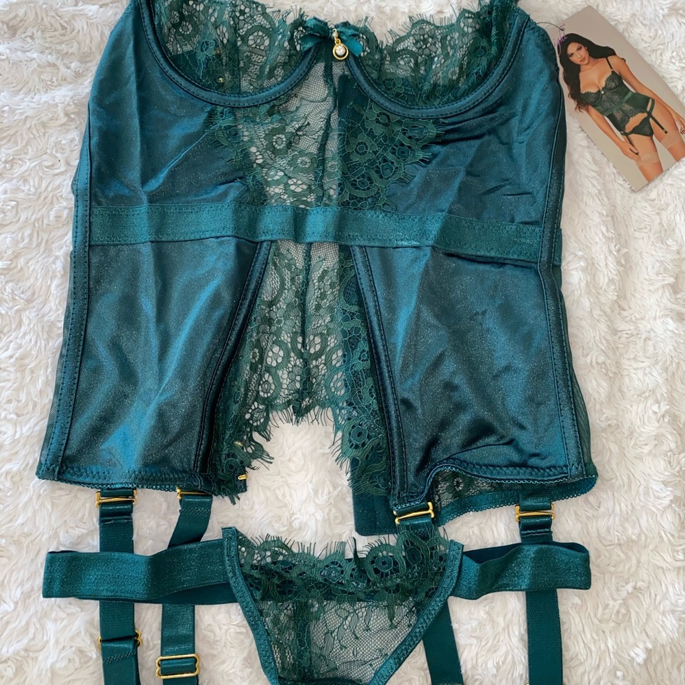 Yandy bustier lingerie set w/ matching thong
